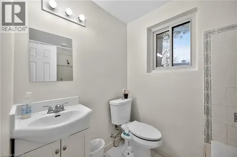 217 Pinegrove Crescent Waterloo ON N2L 4V2