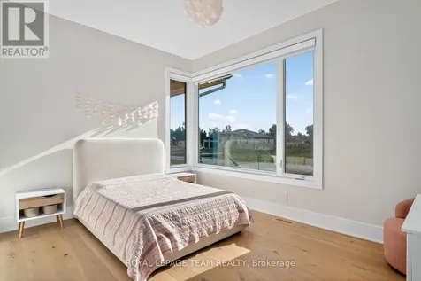 205 Summerview Terrace Ottawa ON K4P 0E9