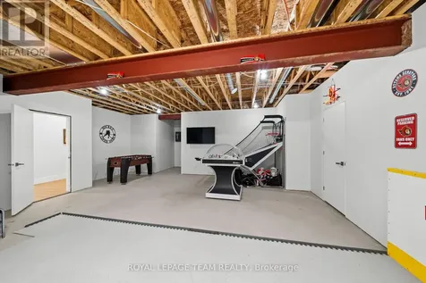 205 Summerview Terrace Ottawa ON K4P 0E9