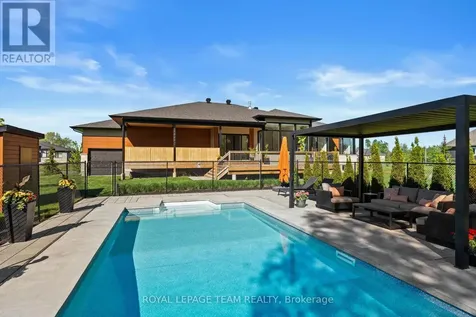 205 Summerview Terrace Ottawa ON K4P 0E9