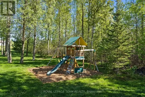 205 Summerview Terrace Ottawa ON K4P 0E9