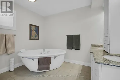 121 Macdonald Street Ottawa ON K2P 1H7