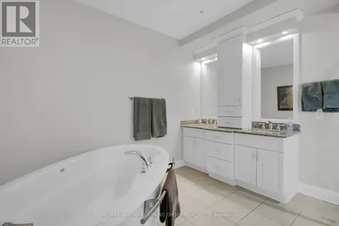 121 Macdonald Street Ottawa ON K2P 1H7