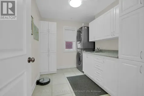 121 Macdonald Street Ottawa ON K2P 1H7
