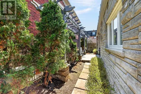 121 Macdonald Street Ottawa ON K2P 1H7