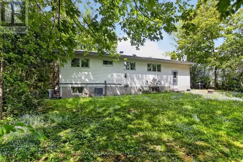 41 Parkmount Crescent Ottawa ON K2H 5T3