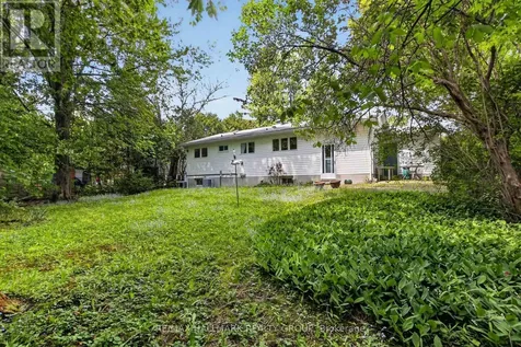 41 Parkmount Crescent Ottawa ON K2H 5T3