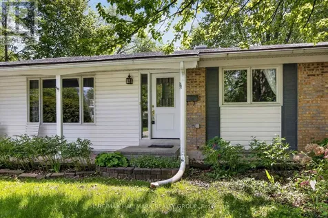 41 Parkmount Crescent Ottawa ON K2H 5T3