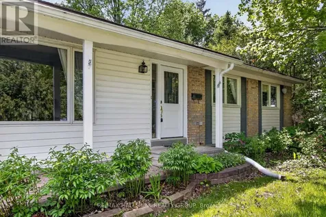 41 Parkmount Crescent Ottawa ON K2H 5T3