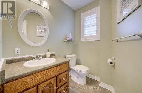 60 Elmsdale Drive Kitchener ON N2E 2G4