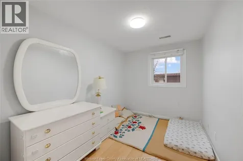 6384 Thornberry Crescent Windsor ON N8T 3A2