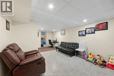 6384 Thornberry Crescent Windsor ON N8T 3A2