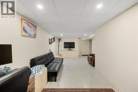 6384 Thornberry Crescent Windsor ON N8T 3A2