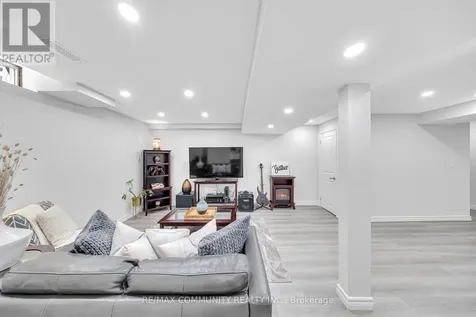 65 White's Hill Avenue Markham (cornell) ON L6B 1C2