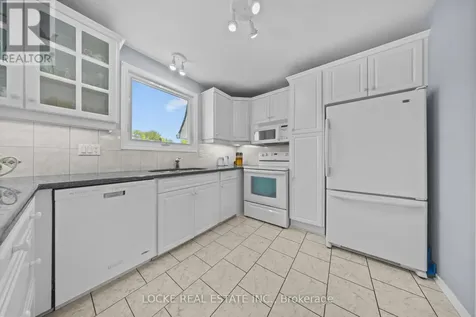 33 Eastpark Drive Ottawa ON K1B 3Z6