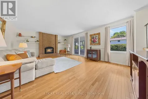 33 Eastpark Drive Ottawa ON K1B 3Z6