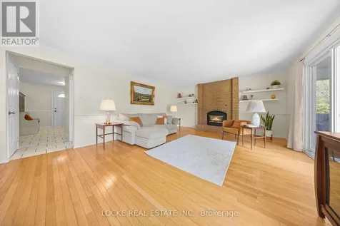 33 Eastpark Drive Ottawa ON K1B 3Z6
