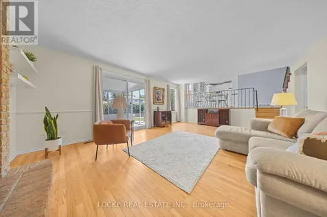 33 Eastpark Drive Ottawa ON K1B 3Z6
