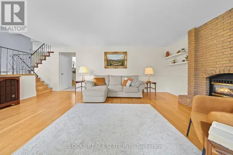 33 Eastpark Drive Ottawa ON K1B 3Z6