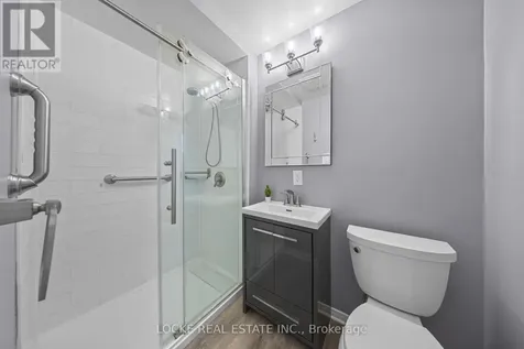33 Eastpark Drive Ottawa ON K1B 3Z6