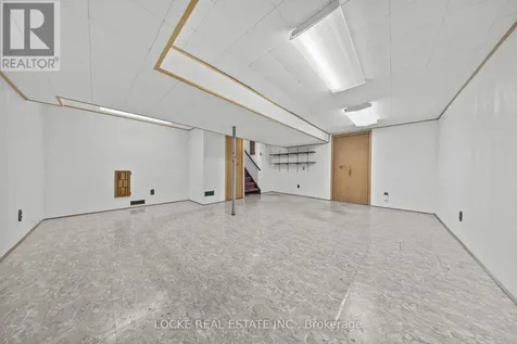 33 Eastpark Drive Ottawa ON K1B 3Z6