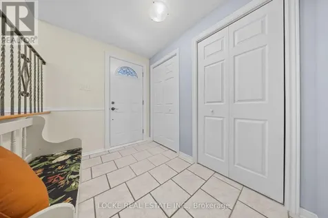 33 Eastpark Drive Ottawa ON K1B 3Z6