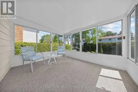 33 Eastpark Drive Ottawa ON K1B 3Z6