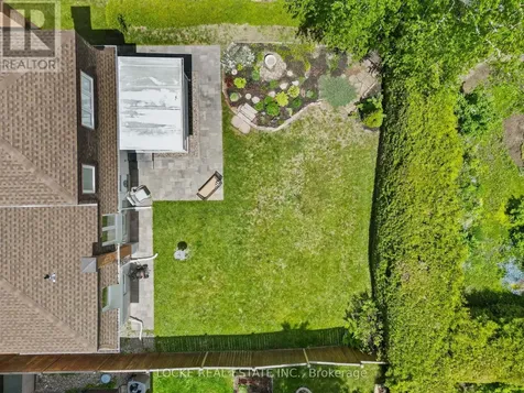 33 Eastpark Drive Ottawa ON K1B 3Z6