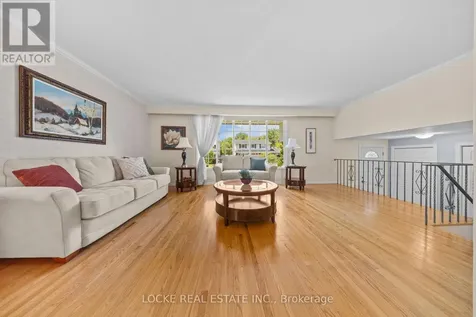33 Eastpark Drive Ottawa ON K1B 3Z6