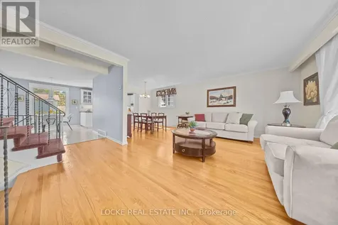 33 Eastpark Drive Ottawa ON K1B 3Z6