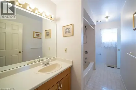 23 Trillium Way Brantford ON N3R 7T7