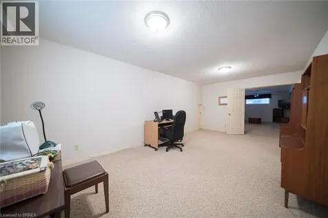 23 Trillium Way Brantford ON N3R 7T7