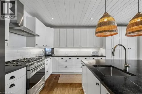 573 Beach Boulevard Hamilton ON L8H 6X8