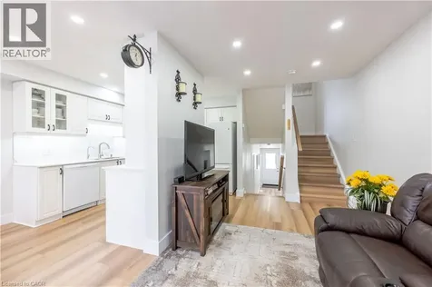 185 Highland Crescent Kitchener ON N2M 5P8