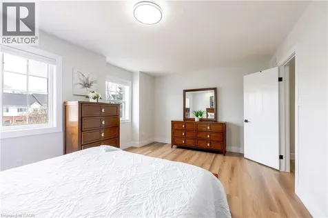 185 Highland Crescent Kitchener ON N2M 5P8