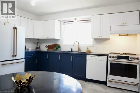 21 Deschene Avenue Hamilton ON L9A 3J8