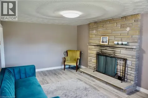 21 Deschene Avenue Hamilton ON L9A 3J8