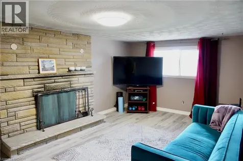 21 Deschene Avenue Hamilton ON L9A 3J8