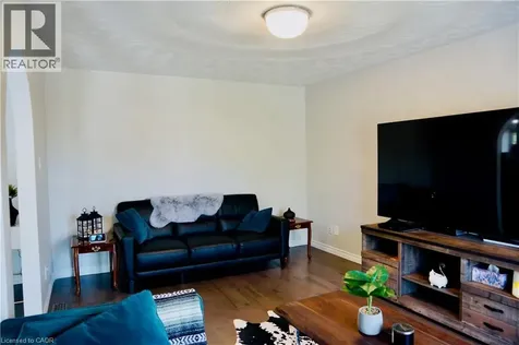 21 Deschene Avenue Hamilton ON L9A 3J8