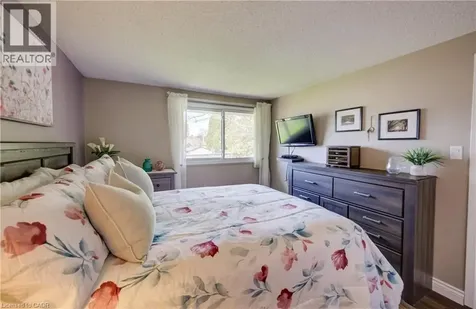 10 Meadow Woods Crescent Kitchener ON N2N 1S5