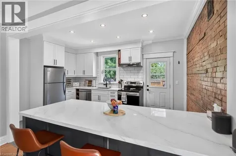 125 Balsam Avenue South Hamilton ON L8M 3B4