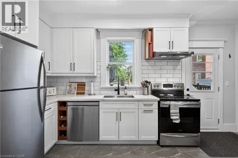 125 Balsam Avenue South Hamilton ON L8M 3B4