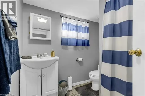 121 Edgemont Street North Hamilton ON L8H 4E2