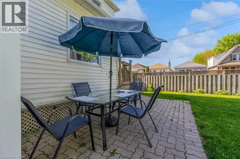 121 Edgemont Street North Hamilton ON L8H 4E2