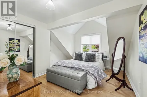 176 Sanford Avenue Ottawa ON K2C 0E9