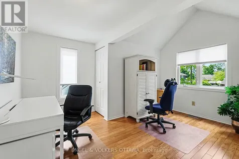 176 Sanford Avenue Ottawa ON K2C 0E9