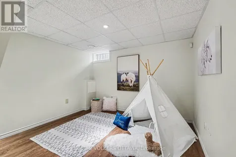 176 Sanford Avenue Ottawa ON K2C 0E9