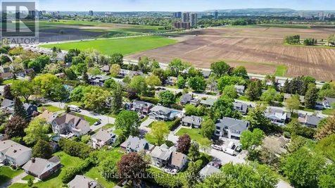 176 Sanford Avenue Ottawa ON K2C 0E9