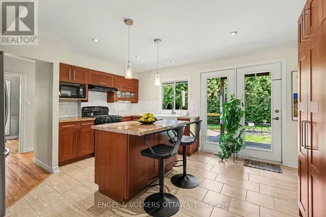 176 Sanford Avenue Ottawa ON K2C 0E9