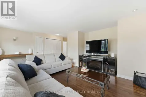 1628 Stanleyfield Crescent Ottawa ON K4P 1M7